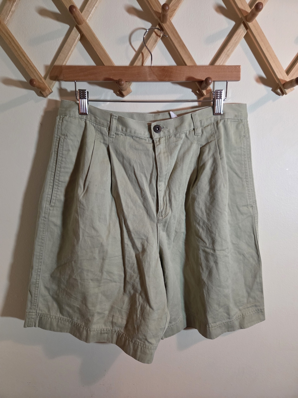 Liz Claiborne Women's Size 14 Khaki Bermuda Shorts – Pleated High Rise